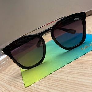 QUAY sunglasses with case and cloth